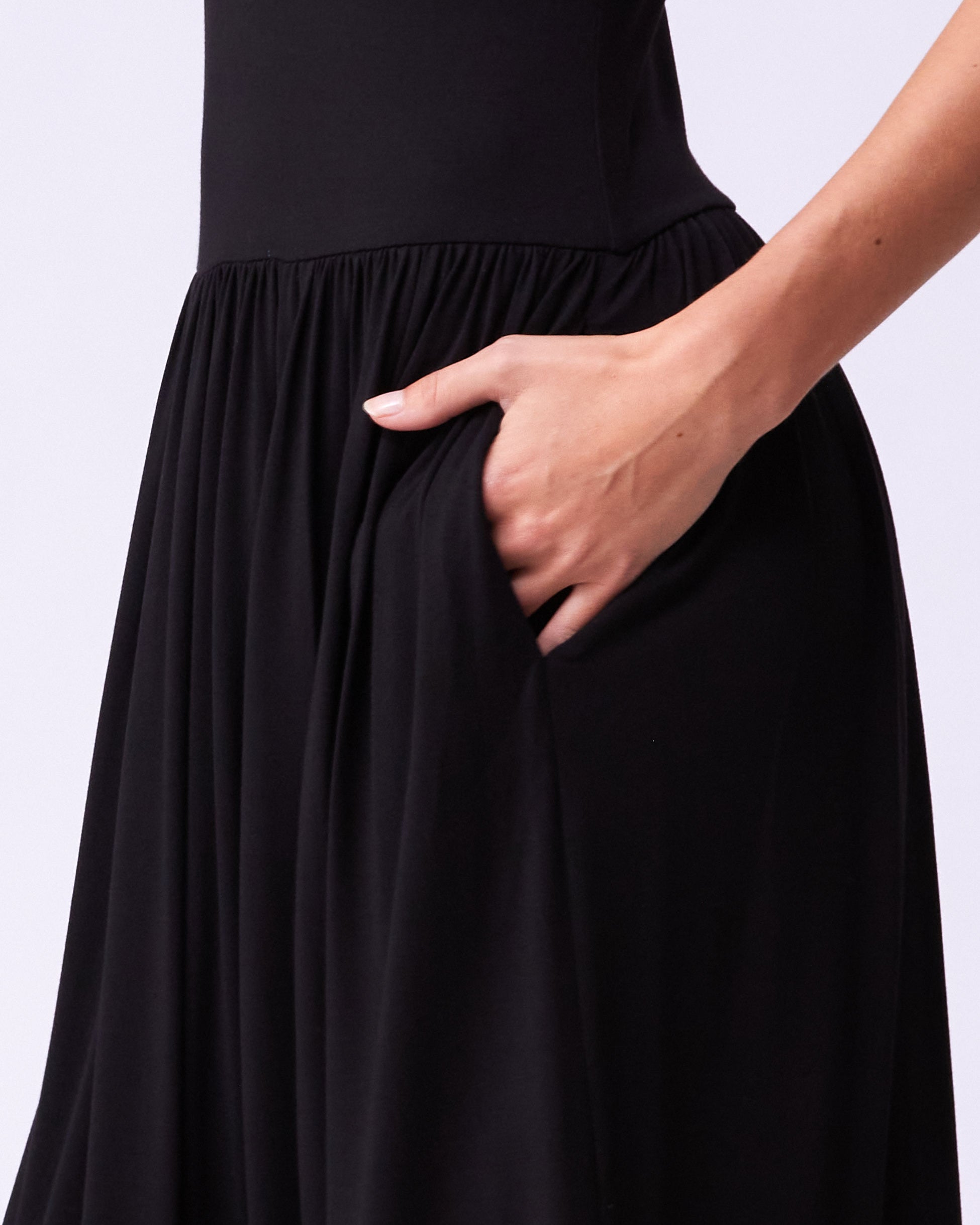 Essential Maxi Dress - Black