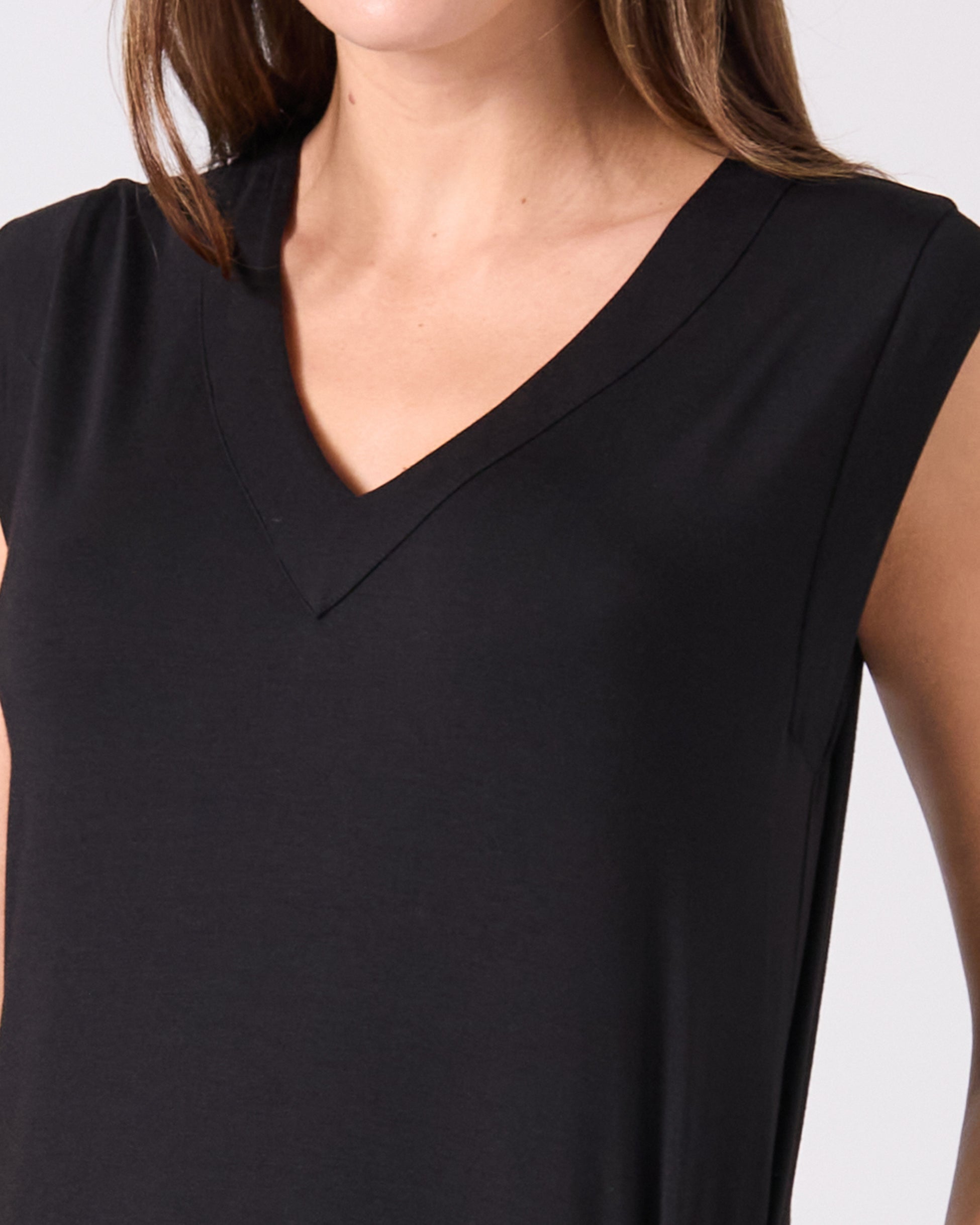 Everly V Neck Maxi Dress - Black