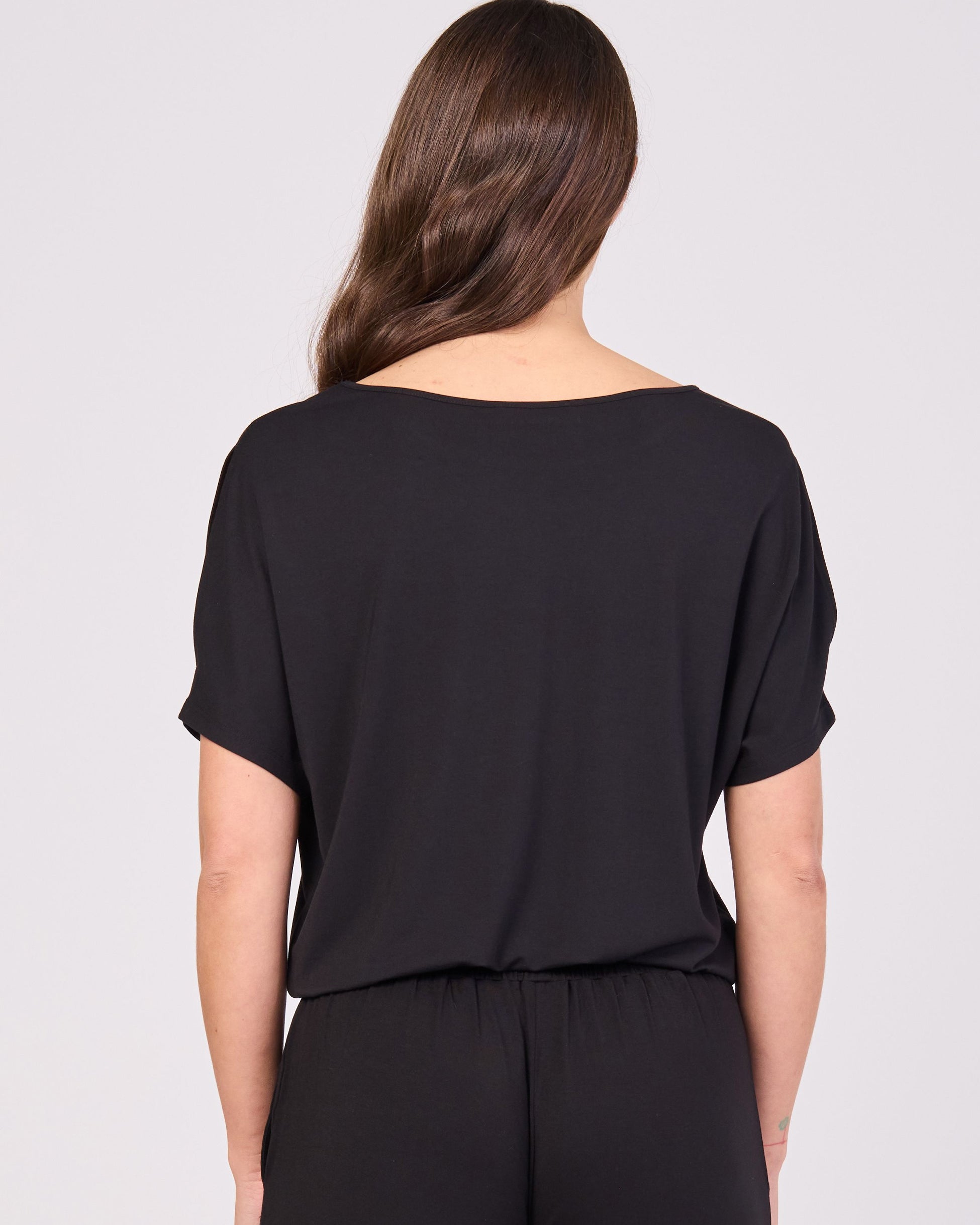 Keyhole Sleeve Luxe Tee - Black